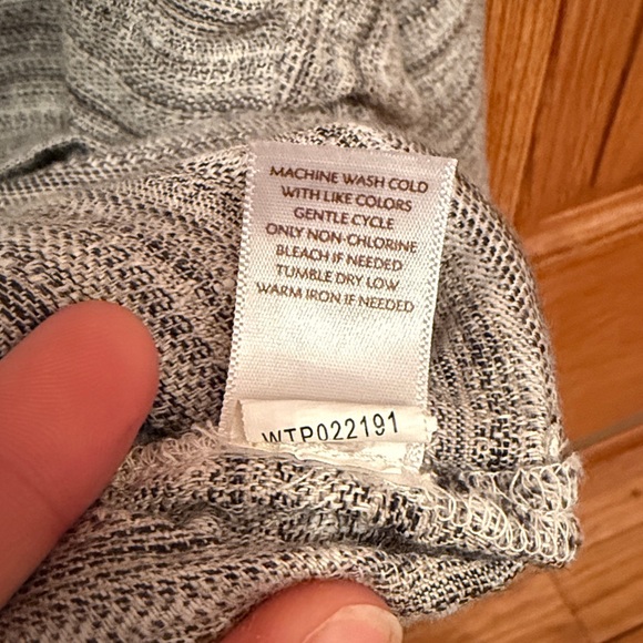 J. Jill Grey Linen Blouse Top; Woman’s Medium - Picture 5 of 5